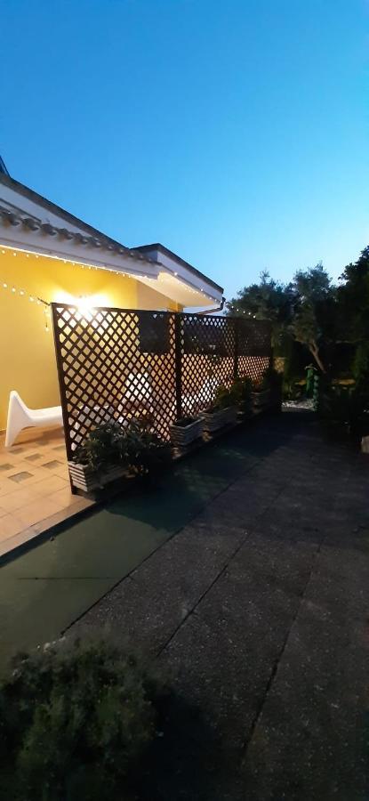 Artistika Golden Apartment Капитана Екстериор снимка